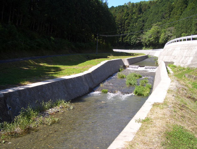 田沢川ブロック積護岸工事
